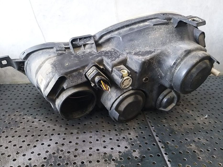 Far dreapta vw polo 9n 6q1941008af