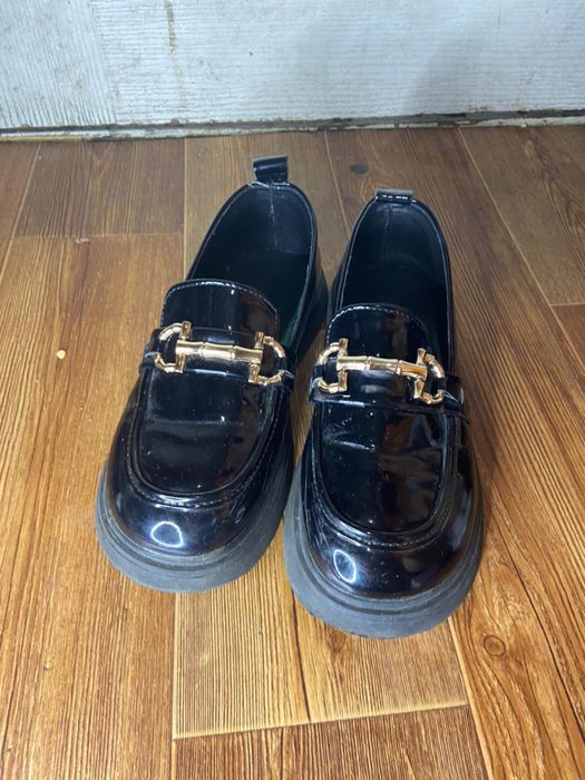 Школьные туфли