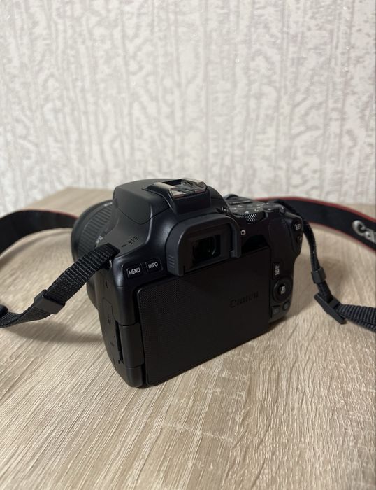 Canon EOS 250D EF-S 18-55 IS STM Kit