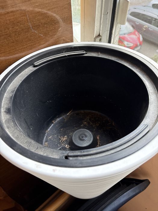 Ghiveci mare alb de vânzare