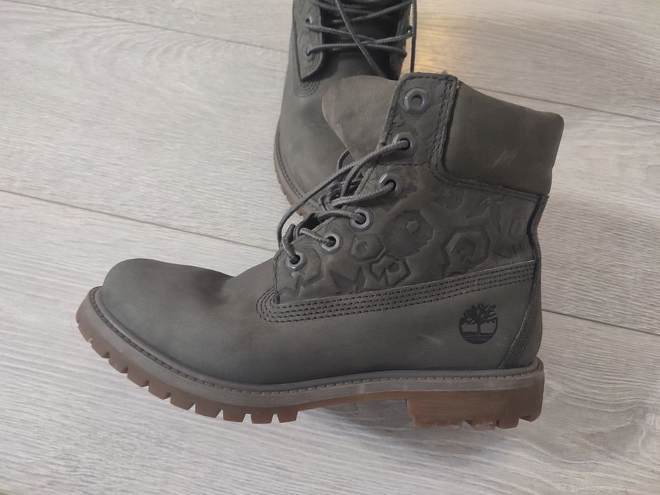 Timberland ботинки в отличном состоянии. Цвет темно серый