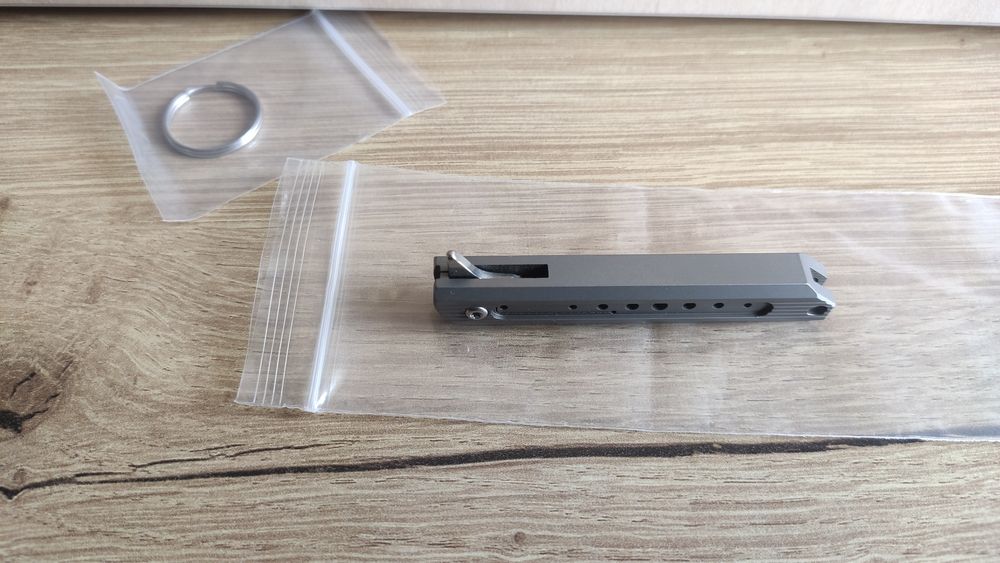 Джобно ножче с титаниева дръжка