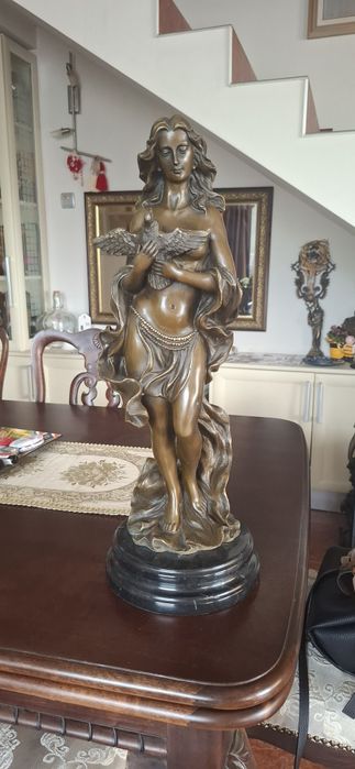 Старинна бронзова статуетка