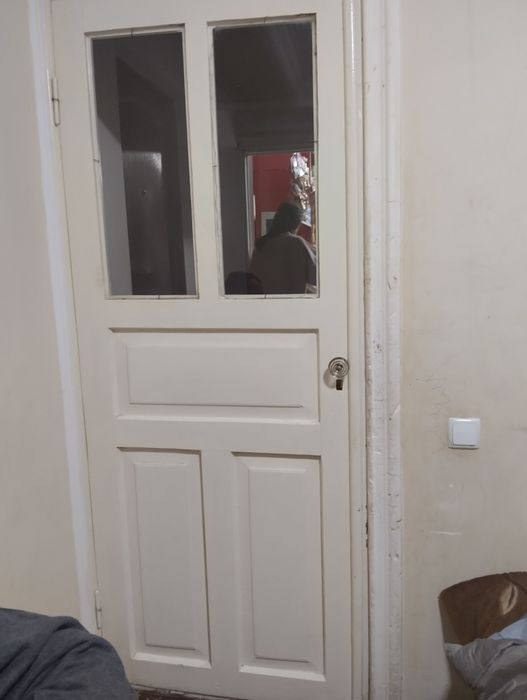 Eshik oppog yaxwii xolatda  sotiladi