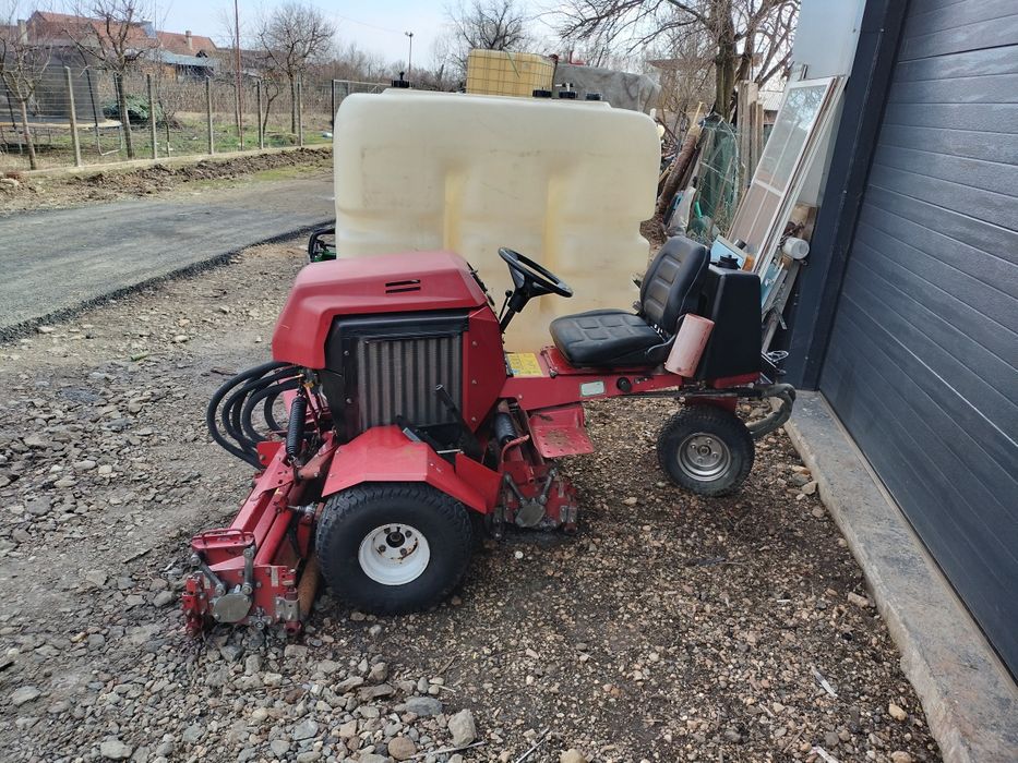 Vând o superbă mașină de tuns iarba 4x4  diesel.