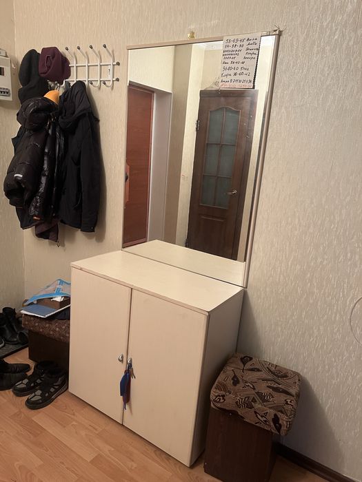 Продам шкаф для обуви с зеркалом