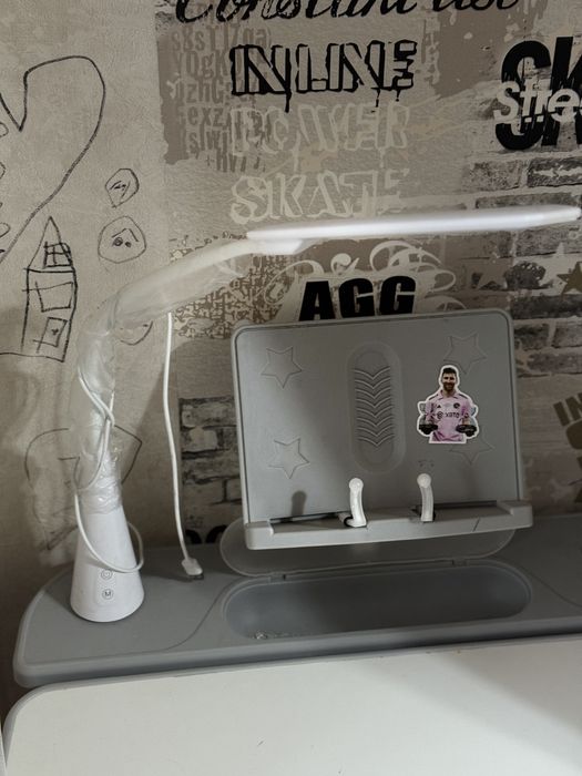 Детский письменный стол