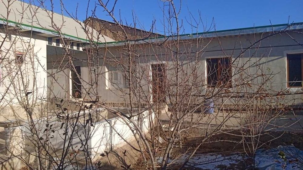 Dala hovli sotiladi barcha sharoitlari bilan