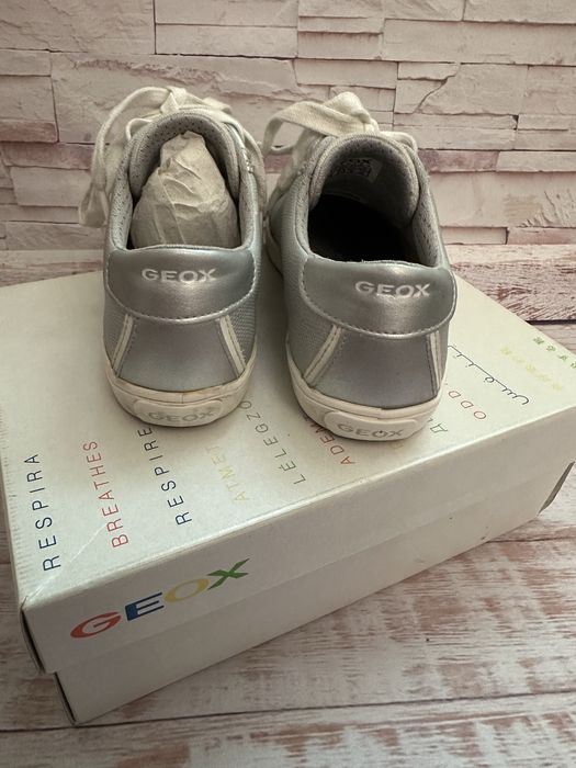 Кроссовки Geox как новые
