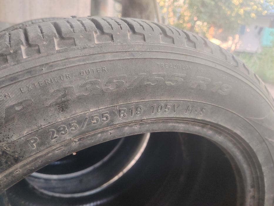 Продам б у резину размер 235 55 р19