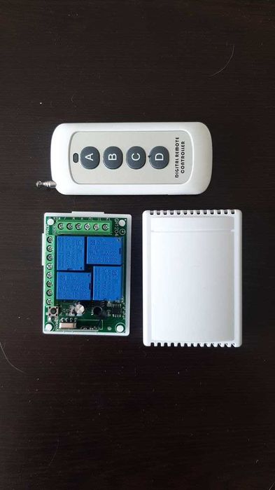 4-х канальное реле дистанционного управления пит 12В  с пультом 433мГц