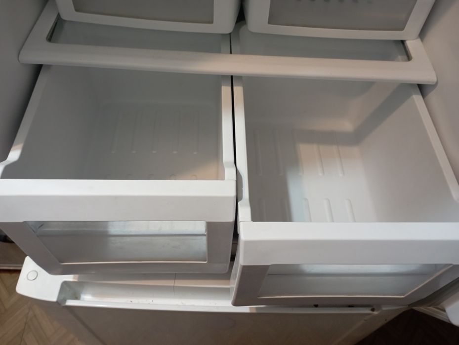 Продается б/у холодильник Samsung