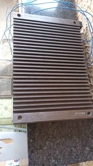 Sistem  statie amplificator  Sony plus subwoofer 
Include cabluri alimentare și sunte
Difuzoare mari