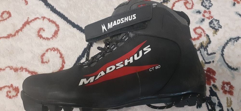 Продам лыжные ботинки 44 размер