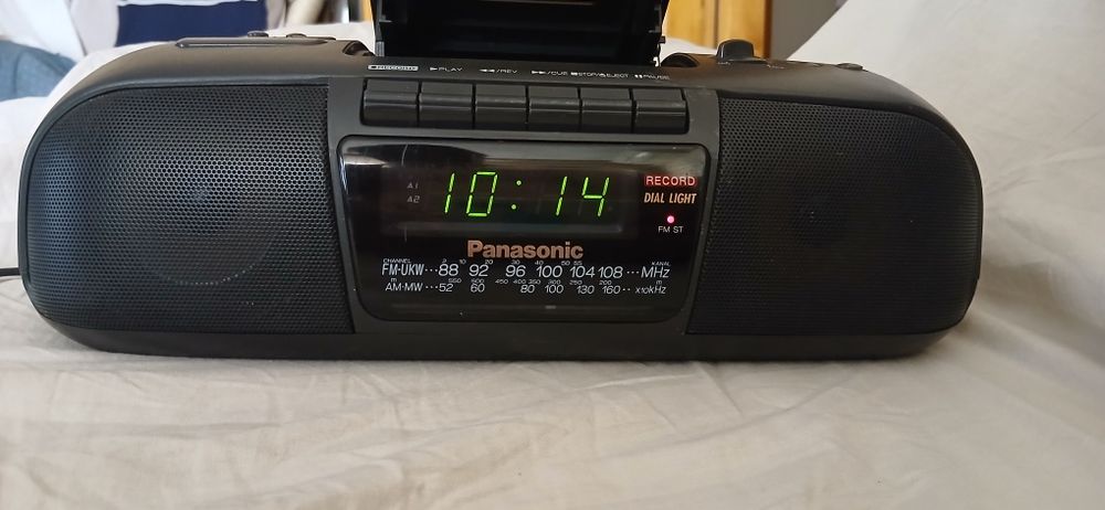 Radio casetofon cu ceas panasonic