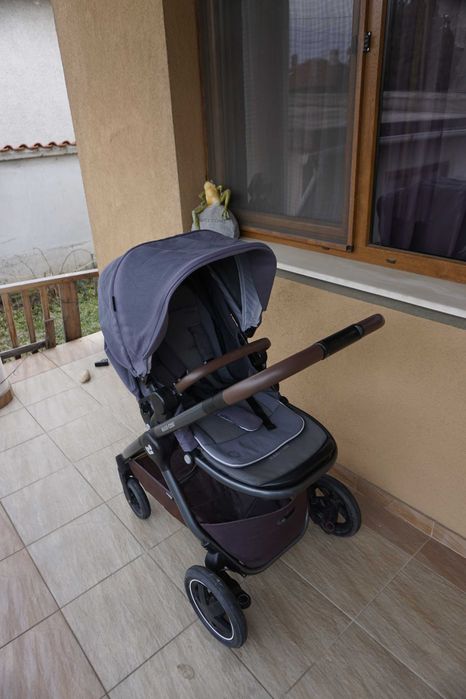 Maxi-Cosi Adorra 2 + кош за новородено + зимен чувал за количка