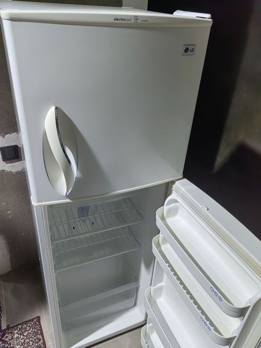 Продам холодильник LG в хорошем состоянии корейского производства