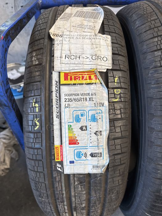 235/65/18 110V Pirelli