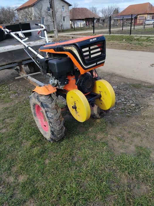 Vand motocultor mai multe detali la nr de telefon