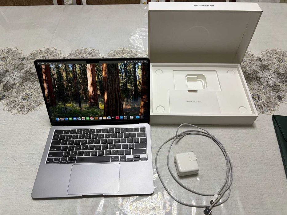 MacBook Air M3 13" 16GB/256GB Space Gray (2024) Идеальное состояние