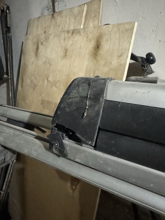 Продам поперечины Thule с креплениями для сноуборда