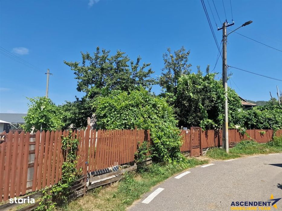 Casa traditionala, cu 2.000mp teren roditor, Izvoarele, Prahova
