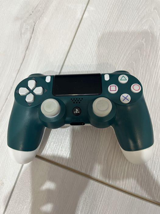 Продам PlayStation 4 Pro