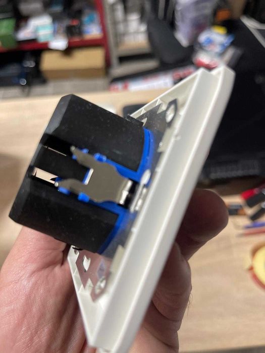 Dimmer REV pentru lămpi LED și becuri cu incandescență - 230 V c.a., LED 3-100 W, incandescente 20-300 W, sarcină transformator 20-300 VA