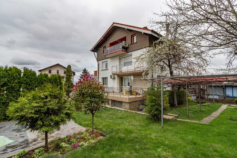 Продава се Къща в София, Република 2 - 500 кв.м за 459 €/кв.м - Снимка #1