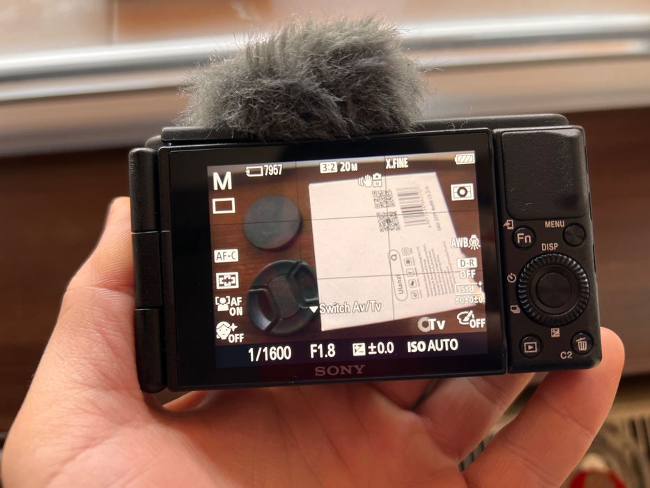 Sony Zv1 + Lentila Ulanzi (Vând sau Schimb cu Drona Dji Neo )
