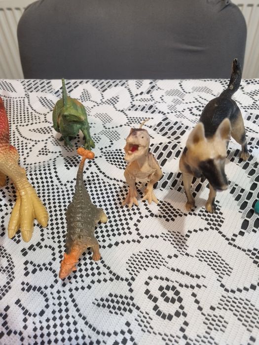 Figurine dinozauri de vanzare
