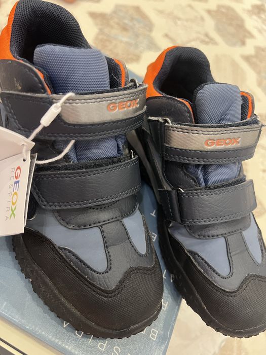 Продам кроссовки