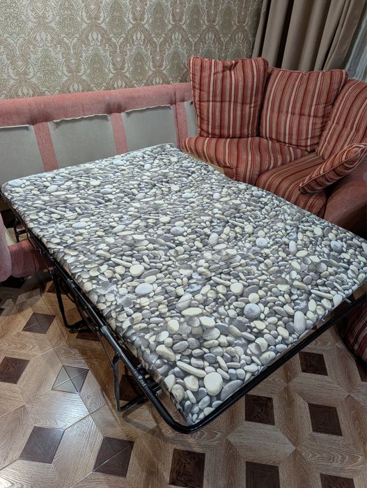 Мягкий угловой диван.