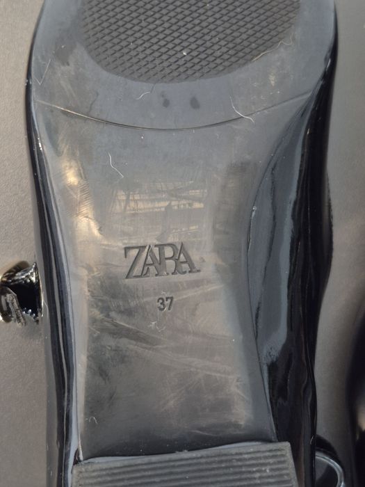 Обувки Zara черен лак 37