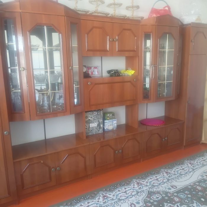 Стенка гостиной.