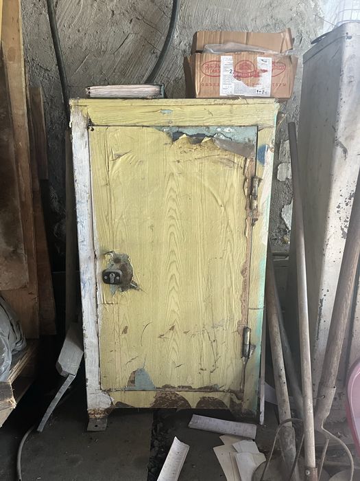 Продам 2 сейфа б/у