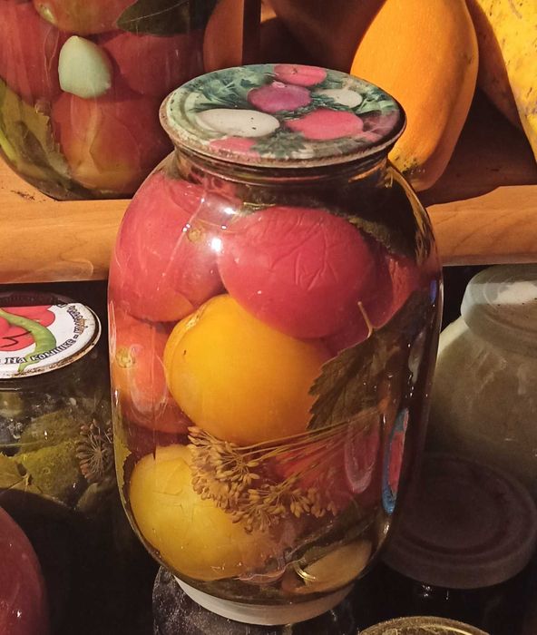 Огурцы, помидоры маринованные