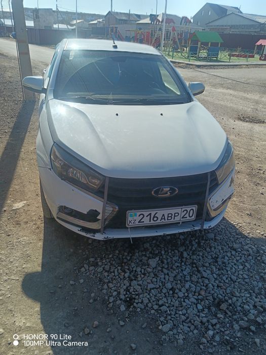 Продам Весту. На активном ходу.