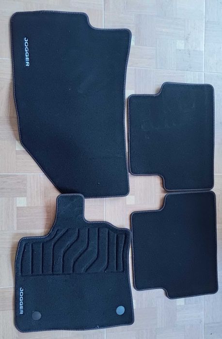 4 buc. covorase (neutilizate, noi) textile originale Dacia Jogger