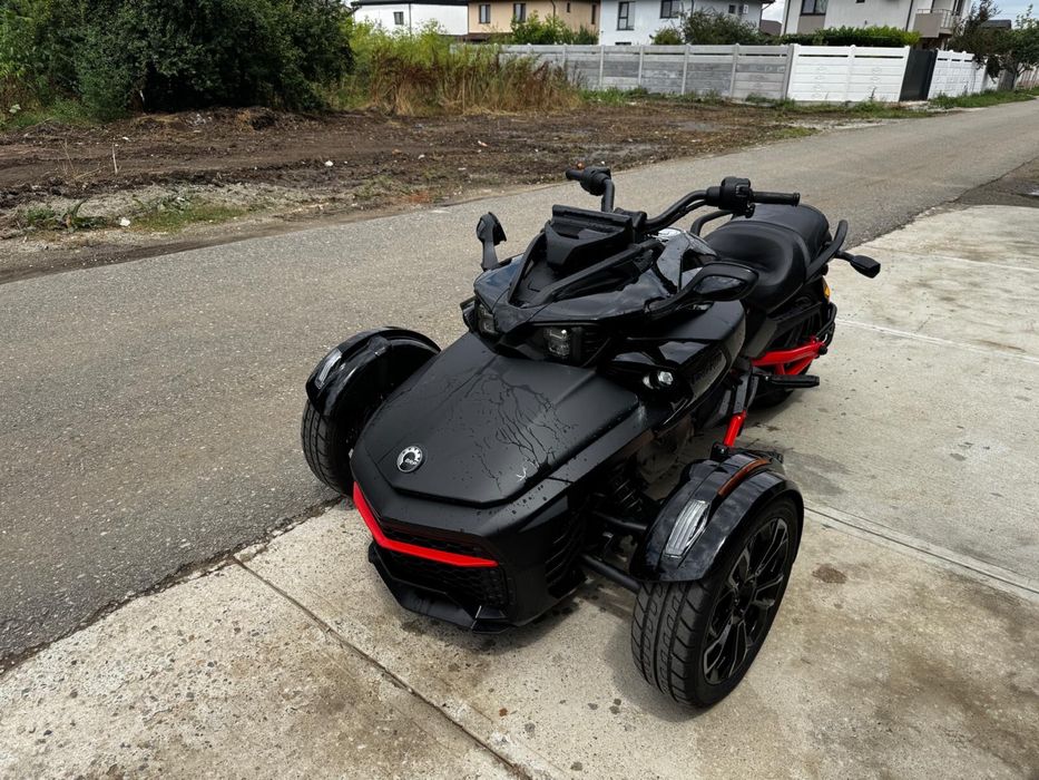 Vând Can-Am Spyder