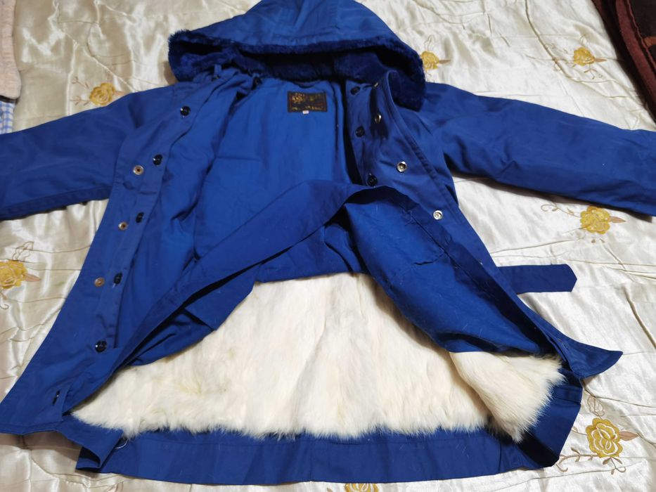Продаются куртки.