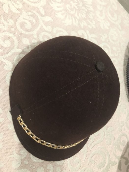 Palarie maro accesoriu auriu stofa noua