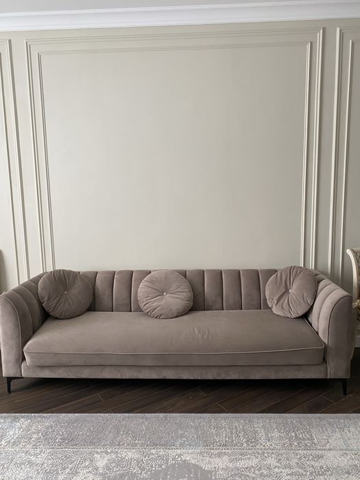 Стильный велюровый диван в отличном состоянии