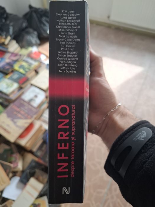 Vand cartea ,,Inferno"