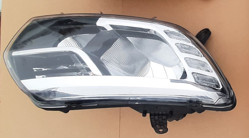 Far/faruri Dacia Logan facelift/MCV/SANDERO 2017-2020  1,0 si 1,5 dci