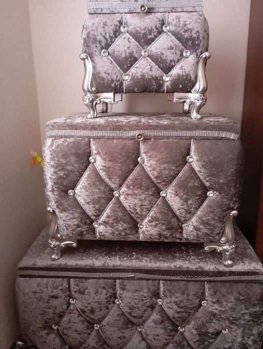 Продается стенка, компьютерный стол, детский манеж, комод с зеркалом