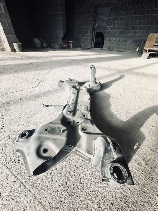 Передний подрамник