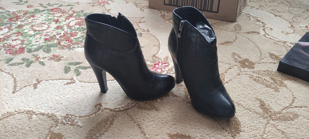 Продам Б/у женскую обувь