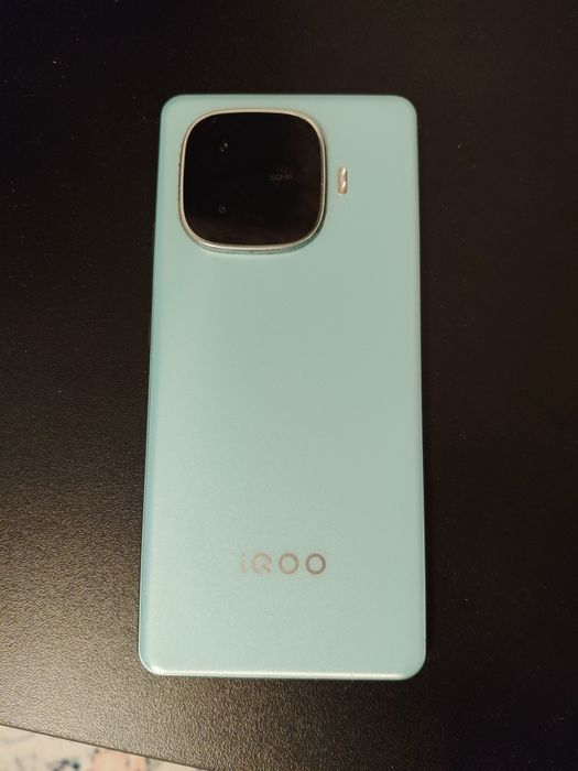 Продам смартфон  IQOO Z9