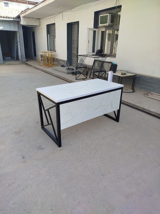 Рабочий стол из лофта